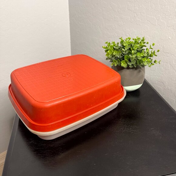 *SOLD* Vintage Tupperware Paprika Marinade Container with Lid 10.5 x 12.5 x 2.5 - Picture 2 of 5